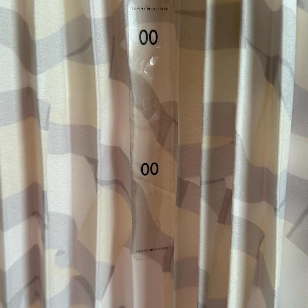 Tommy Hilfiger Adaptive Chiffon Pleated Skirt. Size XS - Picture 4 of 9